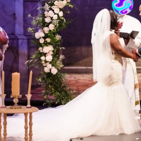 Custome wedding dress - Picture 6 of 8